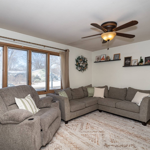 🏡 Welcome to 1909 Roosevelt Avenue!